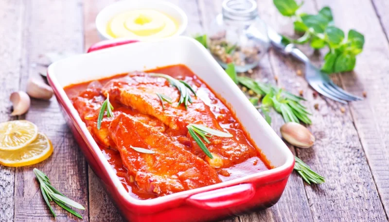 Poisson à la sauce tomate