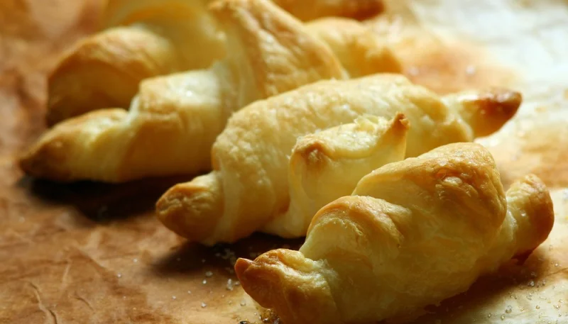 Mini croissants au jambon et au kiri