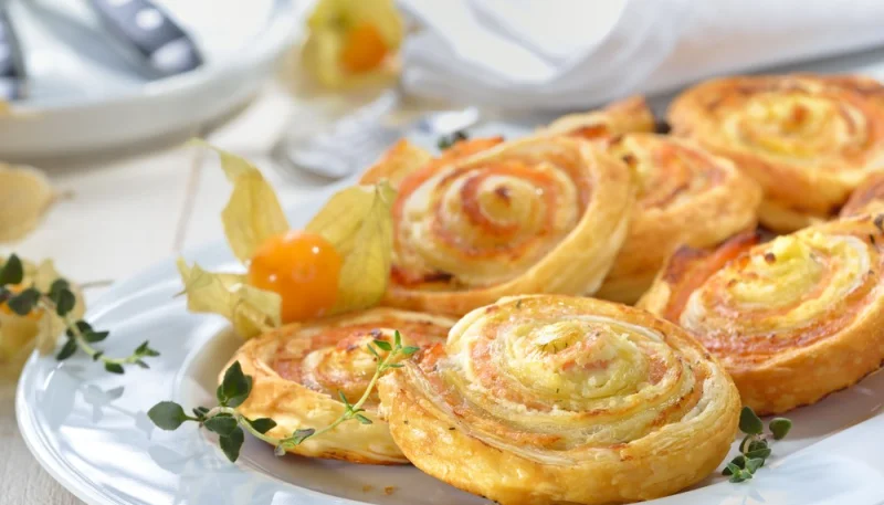 Palmiers au saumon fumé et gruyère