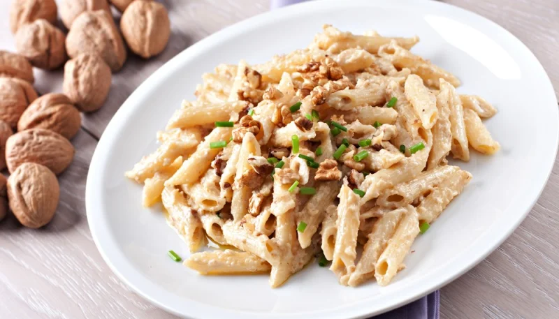 Penne à la crème de chèvre et noix