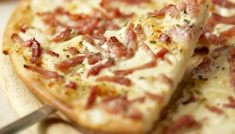 Pizza lorraine
