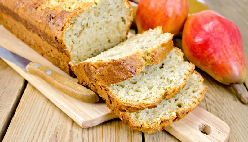 Cake au roquefort, poires et noix