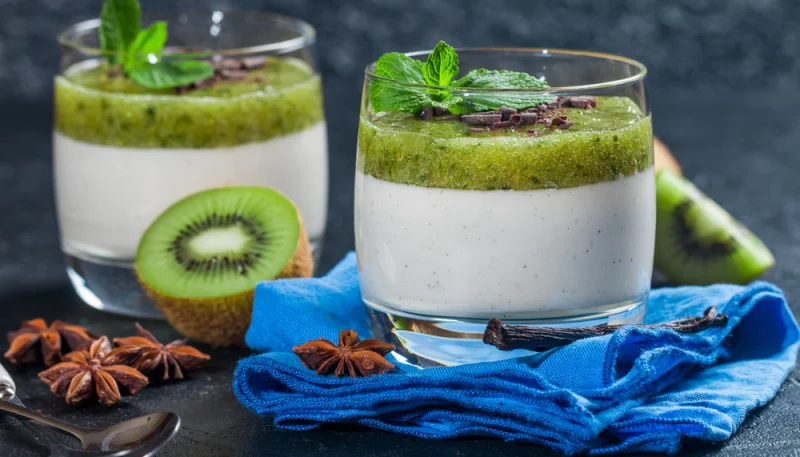 Panna cotta au kiwi et à la vanille
