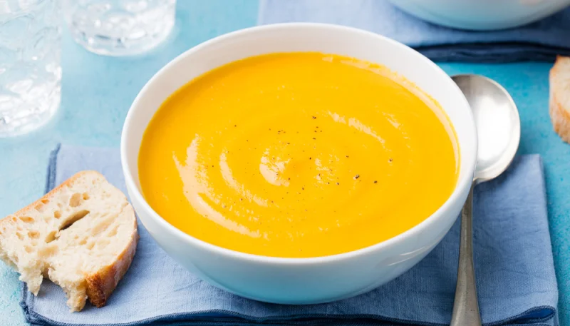 Soupe de carottes, coco, curry et coriandre