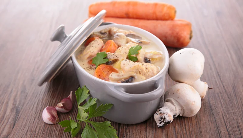 Poulet au vin blanc et champignons