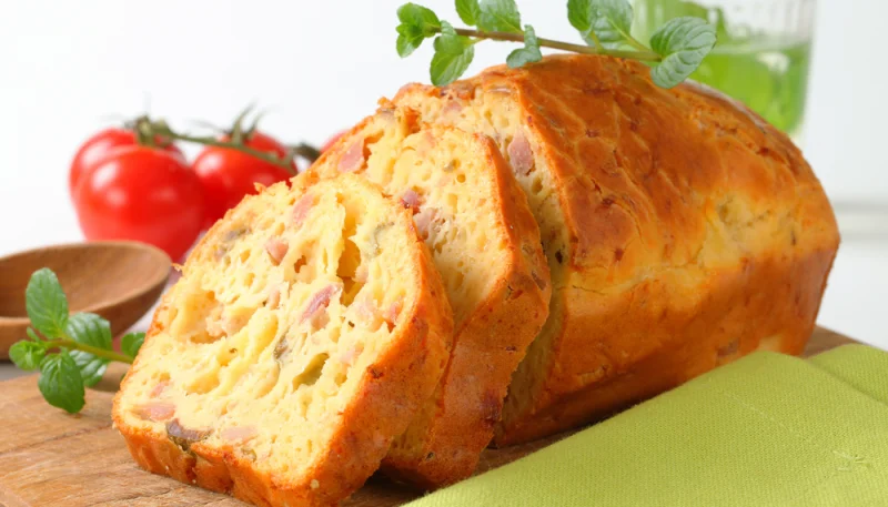 Cake aux olives et jambon