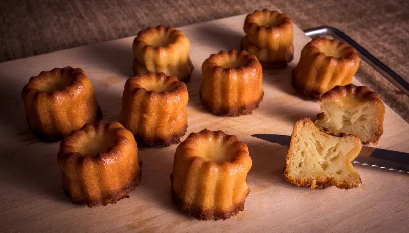 Cannelés bordelais