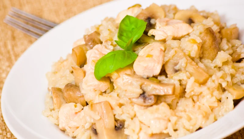 Risotto au poulet et champignons
