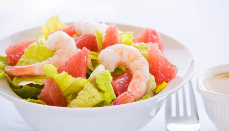 Salade de crevettes au pamplemousse