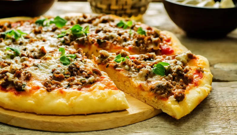 Pizza bolognaise