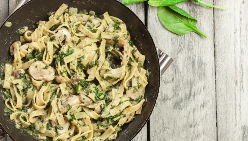 Tagliatelles aux épinards et champignons