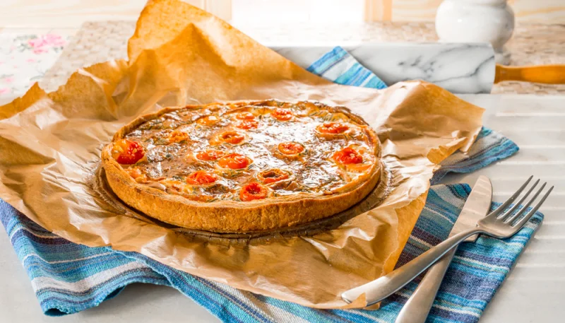 Tarte au thon, tomates cerise et fromage frais