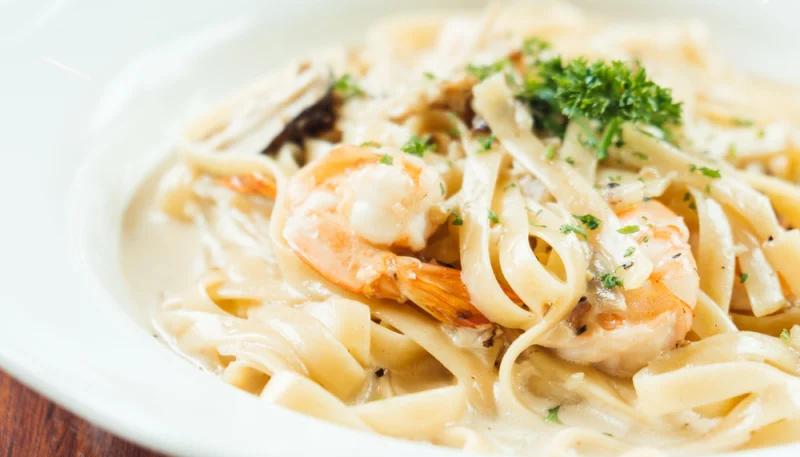 Tagliatelles aux crevettes et champignons