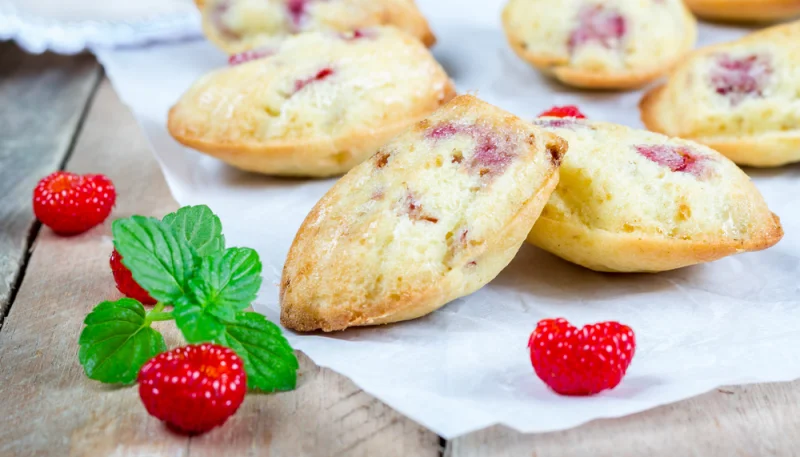 Madeleines aux framboises