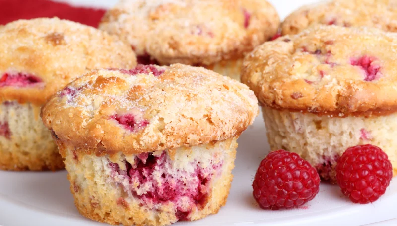 Muffins aux framboises et chocolat blanc