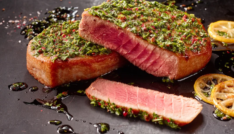 Steak de thon aux herbes