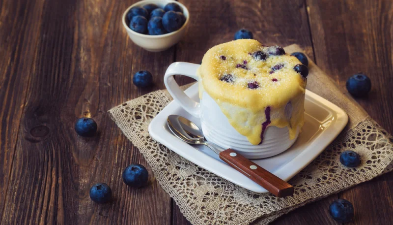 Mug cake aux myrtilles