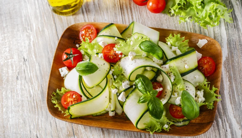 Salade de courgettes, tomates cerise et feta