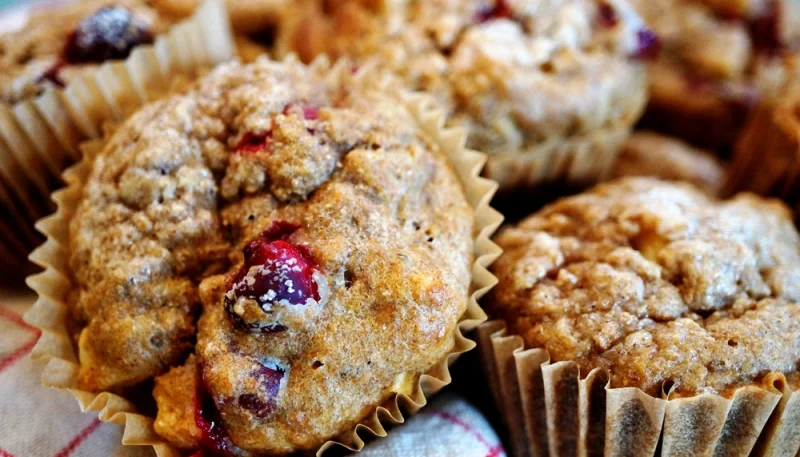 Muffins aux pommes et framboises