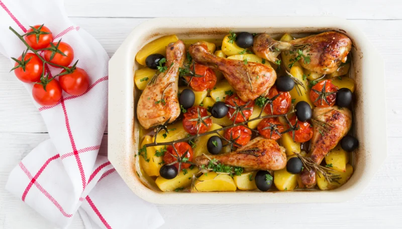 Poulet aux pommes de terre et olives au four