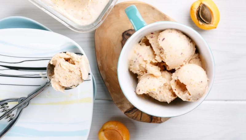 Glace à l'abricot