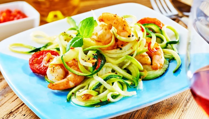 Spaghetti de concombre aux crevettes