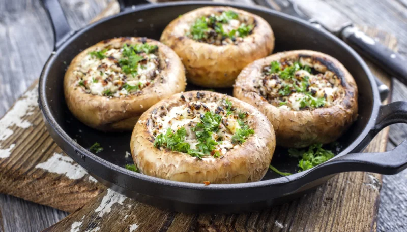 Champignons farcis au parmesan et noisettes