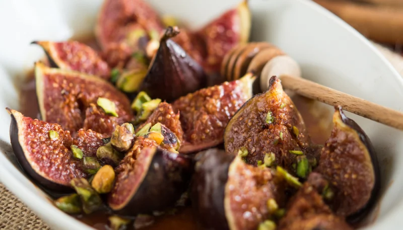 Figues rôties aux pistaches et au miel