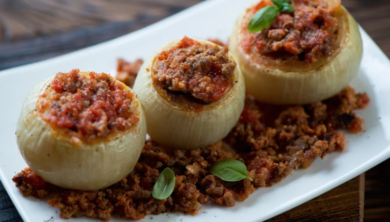 Oignons farcis à la bolognaise