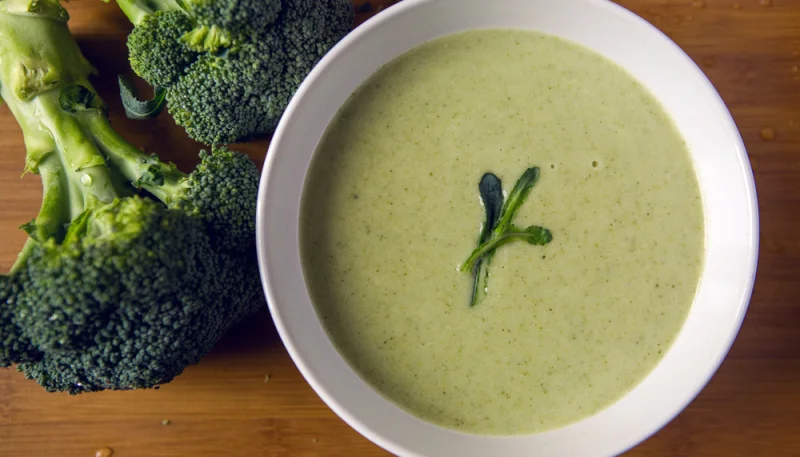 Velouté de brocolis au lait de coco