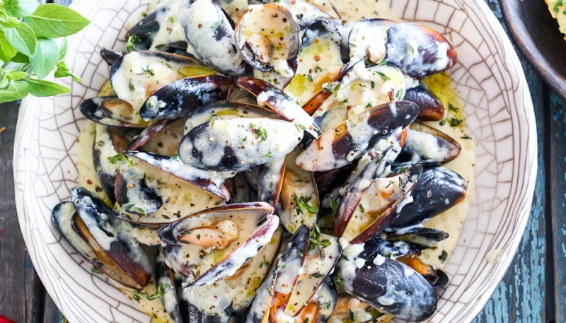 Moules à l'ail et aux fines herbes