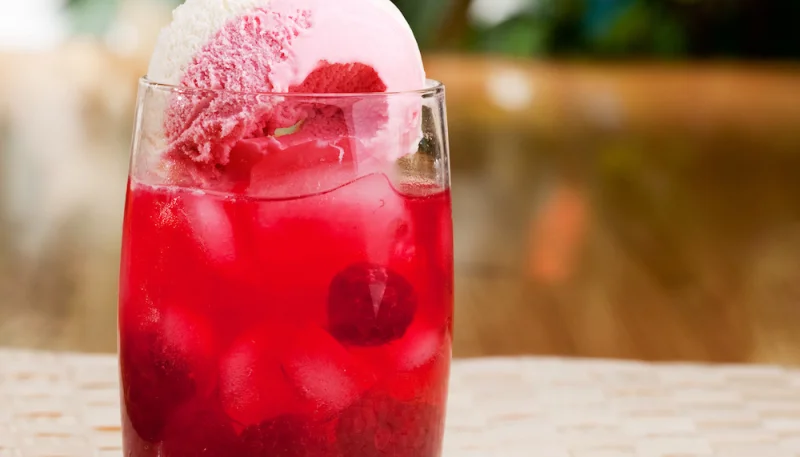 Coupe glacée pétillante à la framboise