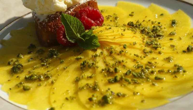 Carpaccio de mangue à la pistache