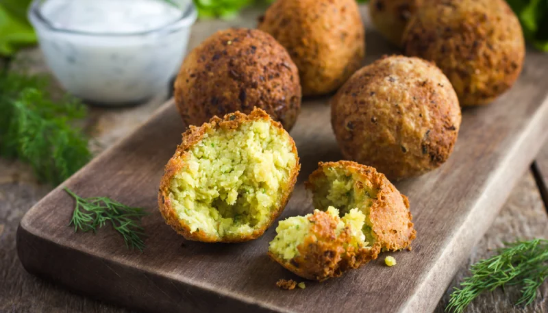 Croquettes de pois chiches et sauce au tahini