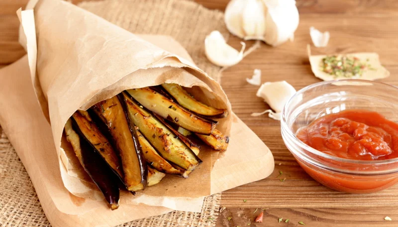 Frites d'aubergines au four