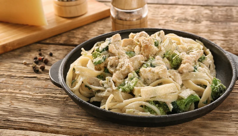 Tagliatelles au poulet et brocoli