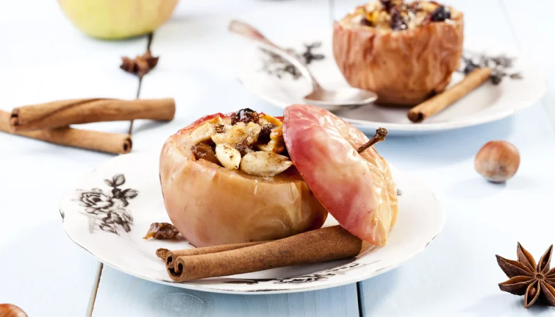 Pommes farcies aux raisins et noix