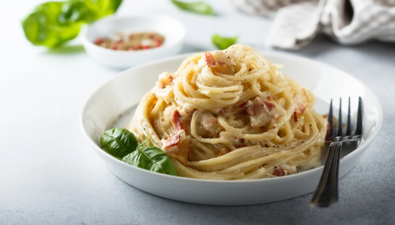 Spaghetti à la crème de camembert et lardons