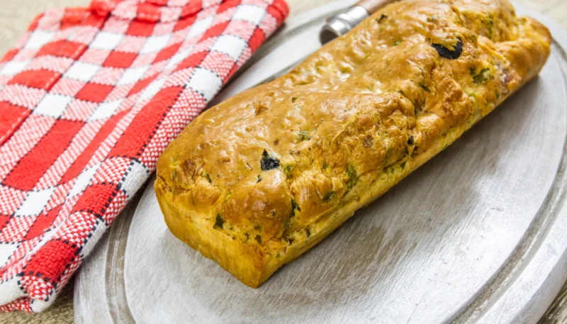 Cake au pesto, épinards et mozzarella