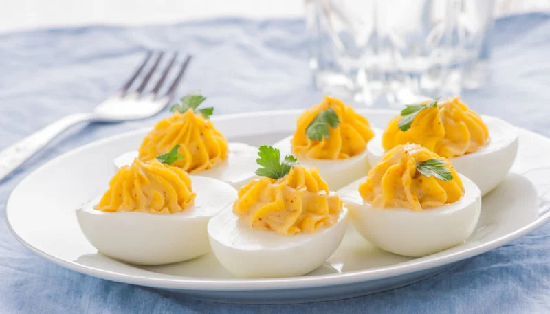 Oeufs mimosa au thon et safran