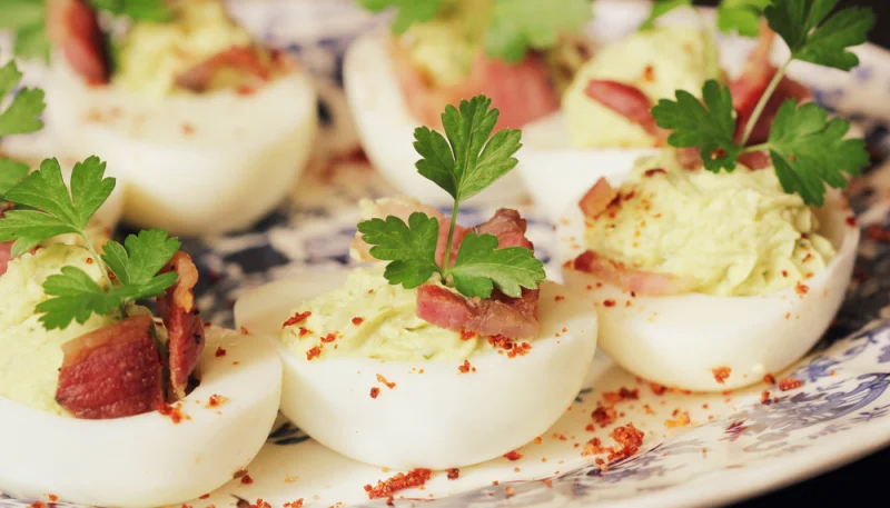 Oeufs mimosa aux lardons