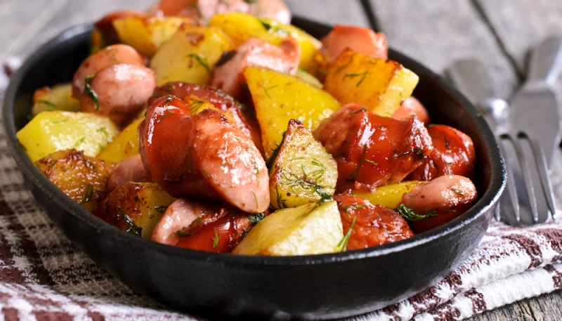 Poêlée de pommes de terre à la saucisse
