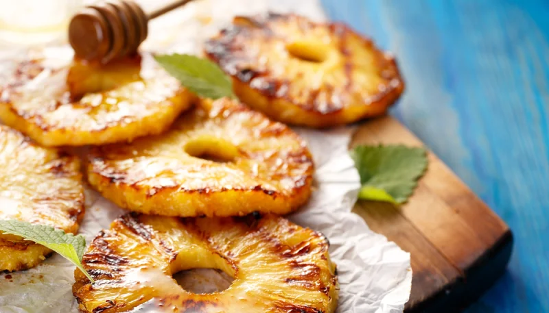 Ananas rôti au miel
