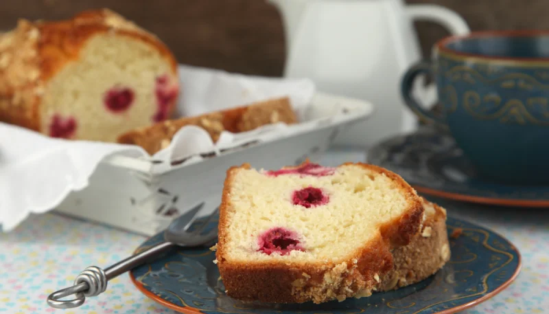 Cake au chocolat blanc et framboises