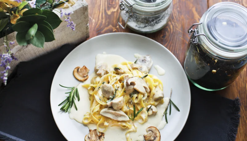 Tagliatelles aux trois fromages et champignons