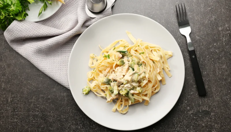Tagliatelles à la dinde, brocolis et chèvre