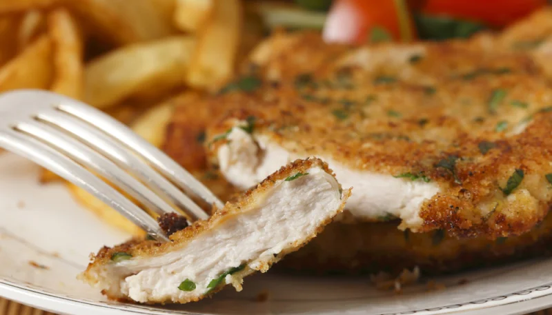 Escalope de poulet panée aux herbes