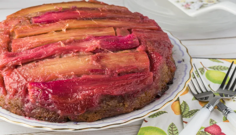 Gâteau renversé à la rhubarbe