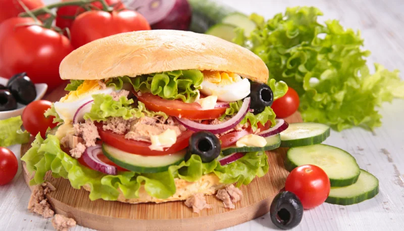 Pan bagnat niçois