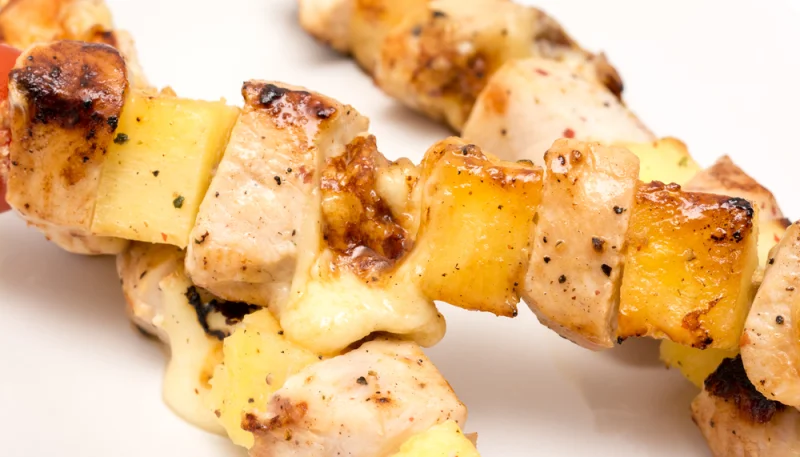 Brochettes de porc à l'ananas